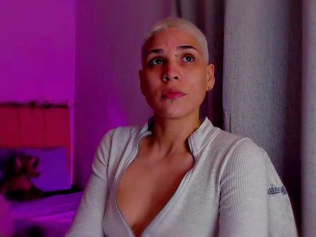 LauraR's BongaCams show and profile