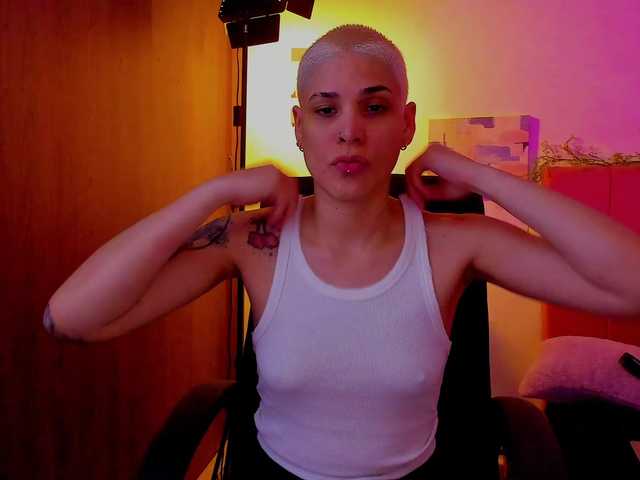 LauraR's BongaCams show and profile