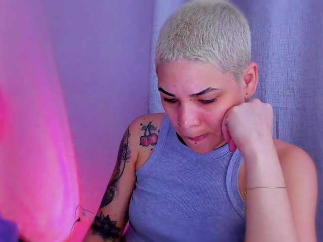 LauraR's BongaCams show and profile