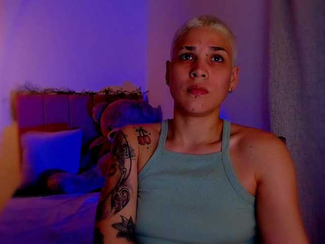 LauraR's BongaCams show and profile