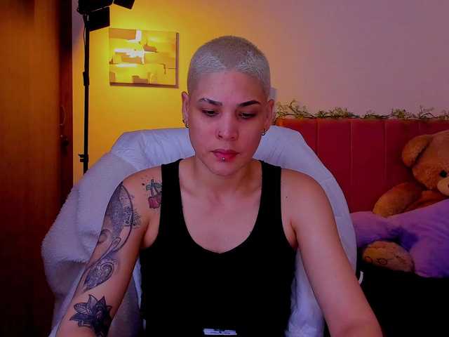 LauraR's BongaCams show and profile