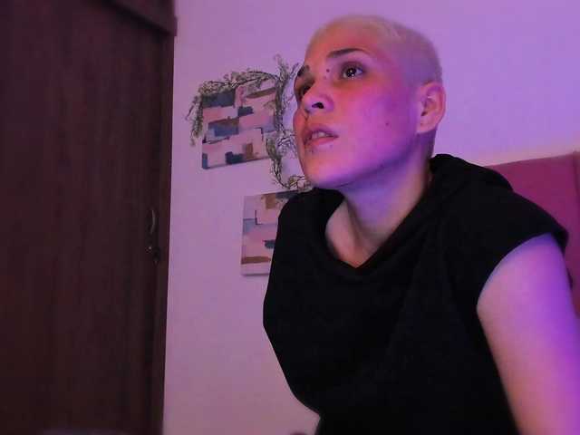 LauraR's BongaCams show and profile