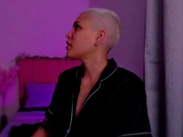 LauraR's BongaCams show and profile