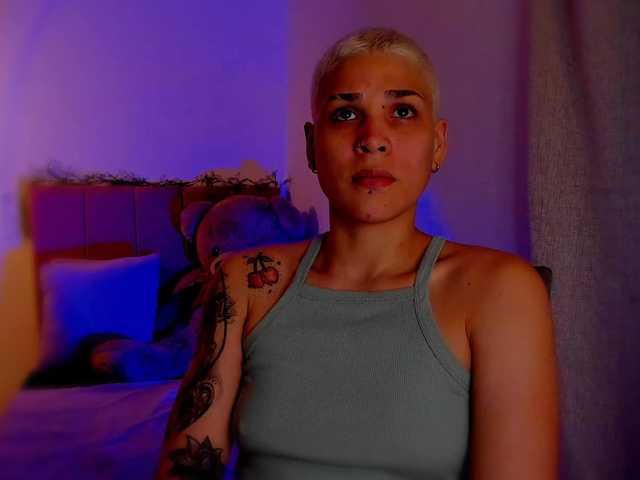 LauraR's BongaCams show and profile