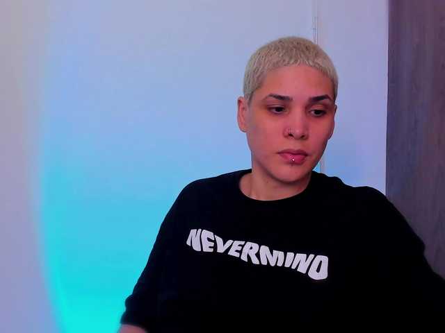 LauraR's BongaCams show and profile