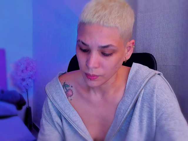 LauraR's BongaCams show and profile