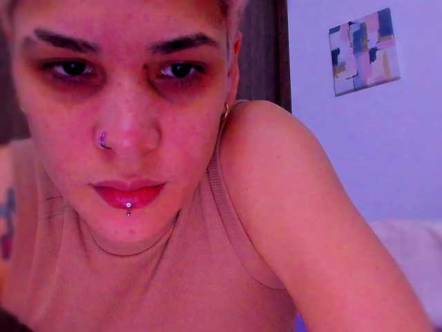 LauraR's BongaCams show and profile