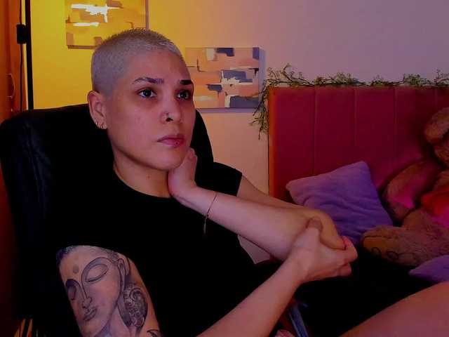 LauraR's BongaCams show and profile