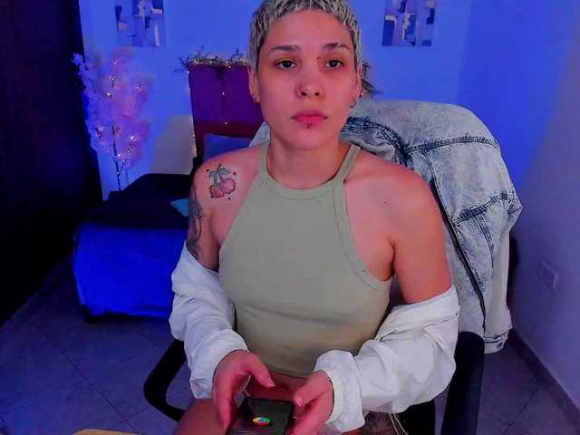 LauraR webcam bongacams model stream image