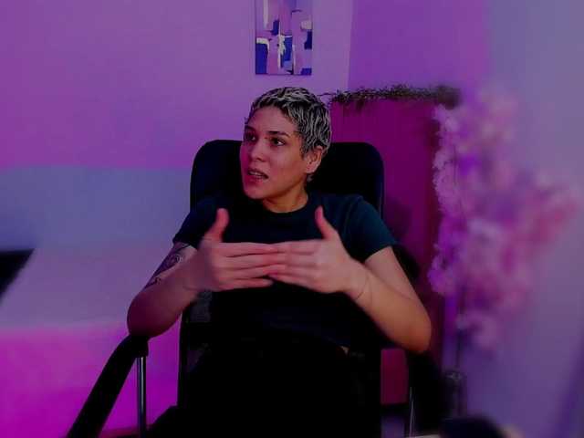 LauraR webcam bongacams model stream image