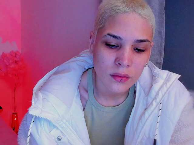 LauraR's BongaCams show and profile