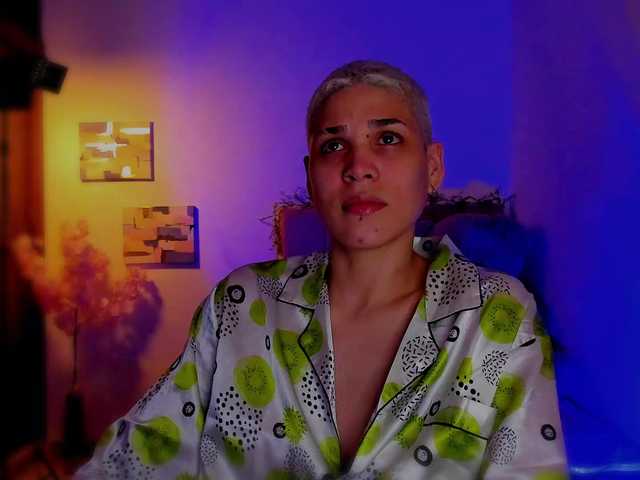 LauraR's BongaCams show and profile