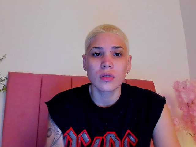 LauraR's BongaCams show and profile