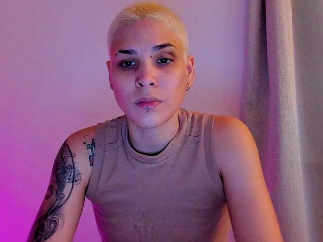 LauraR's BongaCams show and profile