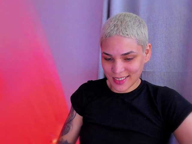 LauraR's BongaCams show and profile