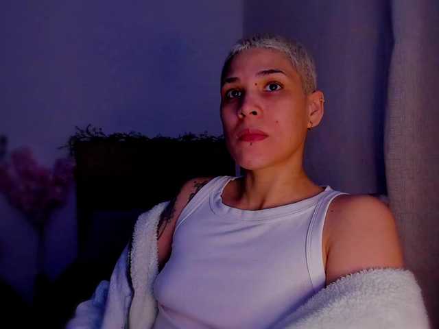 LauraR's BongaCams show and profile