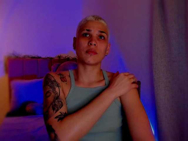 LauraR's BongaCams show and profile