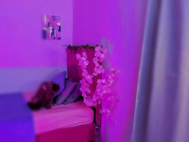 LauraR webcam bongacams model stream image