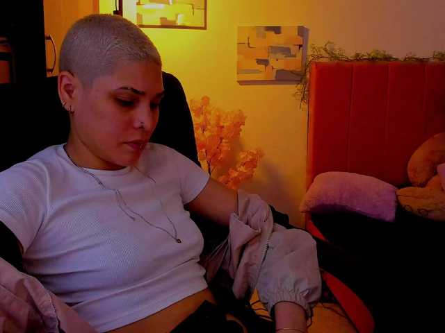 LauraR's BongaCams show and profile