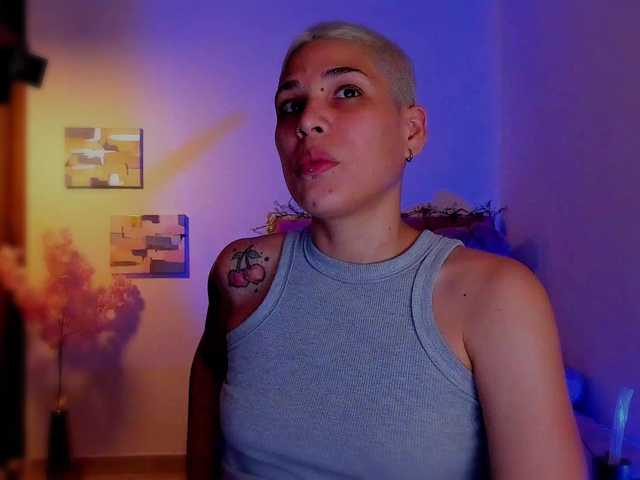 LauraR's BongaCams show and profile