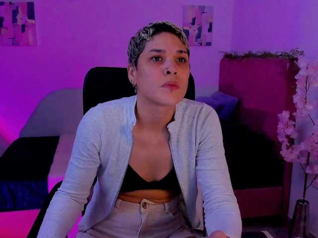 LauraR webcam bongacams model stream image