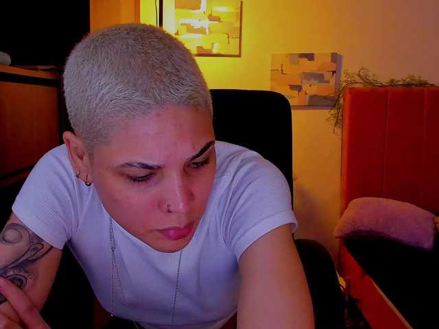 LauraR's BongaCams show and profile