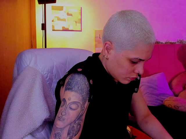 LauraR's BongaCams show and profile