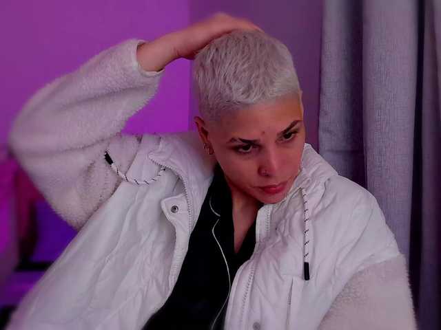 LauraR's BongaCams show and profile