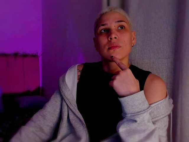 LauraR's BongaCams show and profile