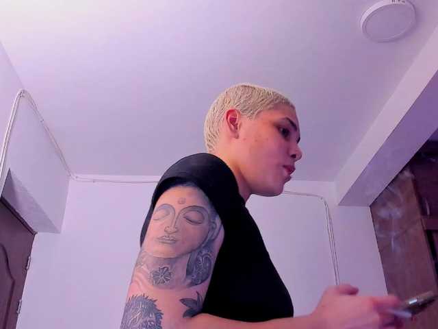 LauraR's BongaCams show and profile