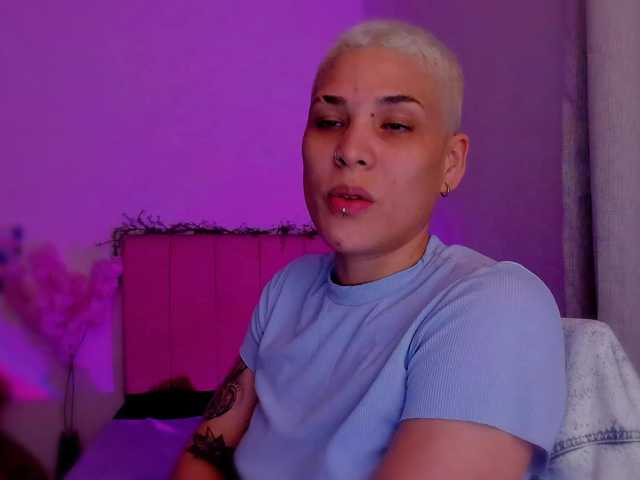 LauraR's BongaCams show and profile