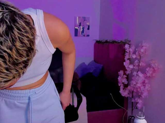 LauraR webcam bongacams model stream image