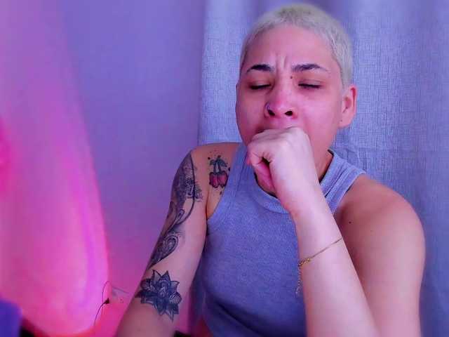 LauraR's BongaCams show and profile