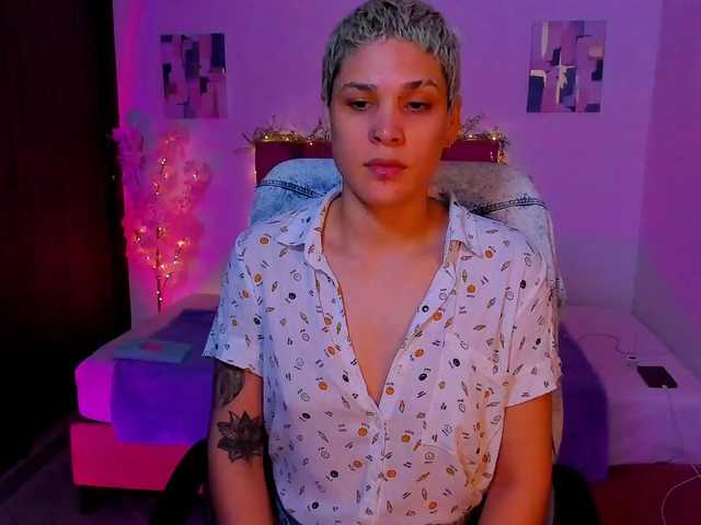 LauraR webcam bongacams model stream image