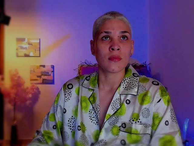 LauraR's BongaCams show and profile