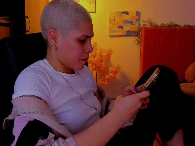 LauraR's BongaCams show and profile