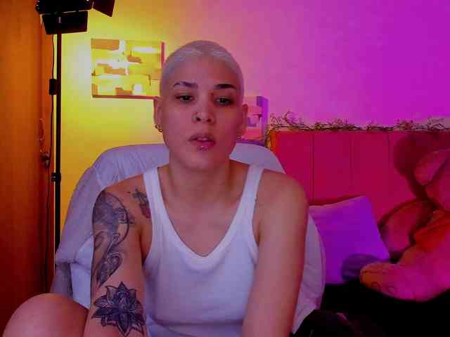 LauraR Live Webcam on BongaCams