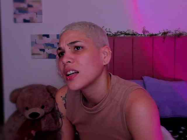 LauraR Live Webcam on BongaCams