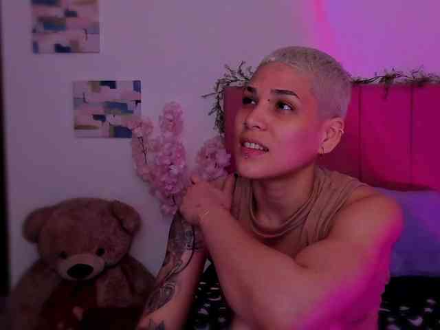 LauraR Live Webcam on BongaCams