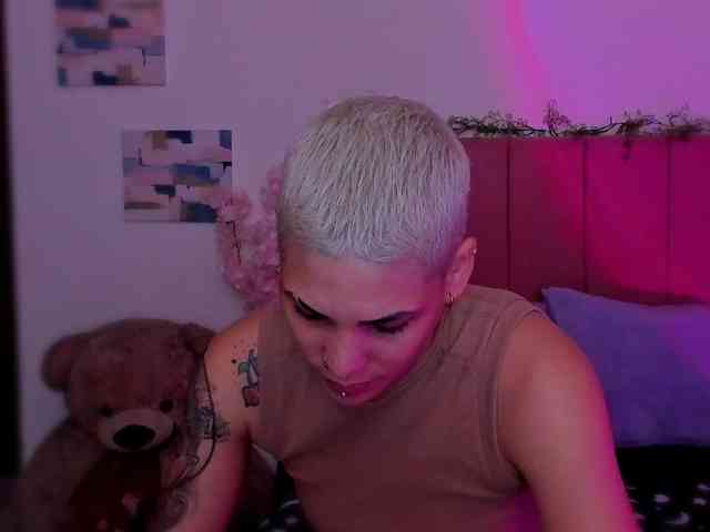 LauraR Live Webcam on BongaCams