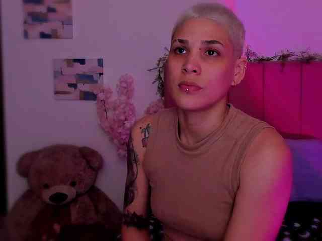 LauraR Live Webcam on BongaCams