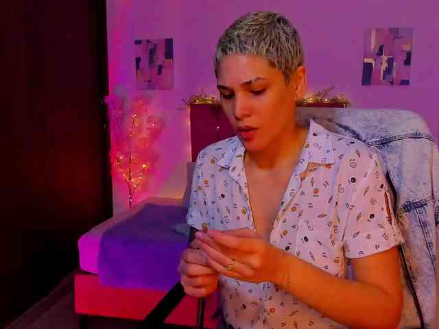 LauraR Live Webcam on BongaCams