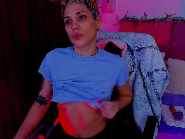 LauraR webcam