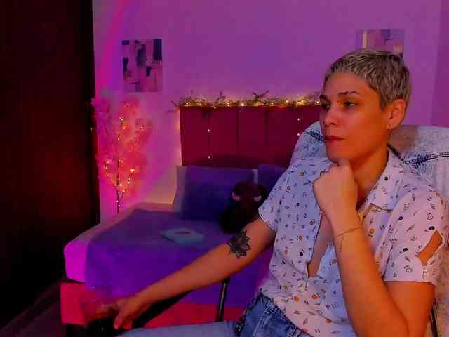 LauraR Live Webcam on BongaCams