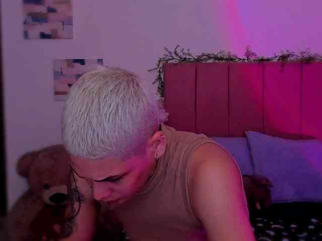 LauraR Live Webcam on BongaCams