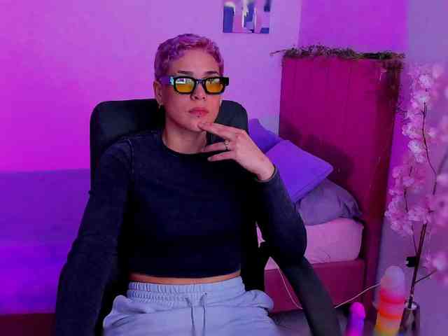 LauraR Live Webcam on BongaCams