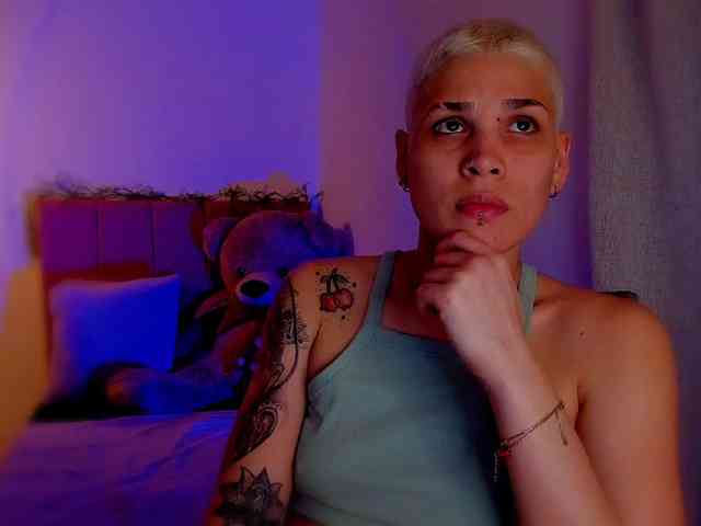 LauraR Live Webcam on BongaCams