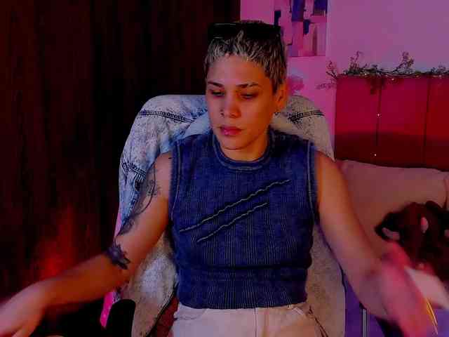 LauraR webcam