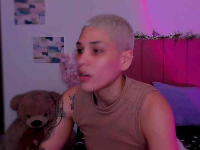 LauraR Live Webcam on BongaCams