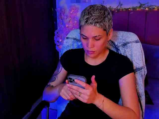 LauraR webcam
